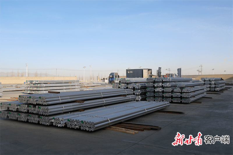 新铝时代：从原材料采购端的角度，公司主要原材料为铝棒，其市场价格主要受上游铝锭的价格影响，作为大宗商品，铝锭市场价格变动具有一定波动性