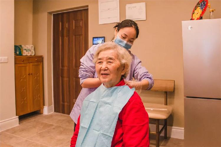 福建省数据管理局答每经问：“居家上门服务证”实现家政服务有规范、可查询、可追溯，已服务超1.4万人