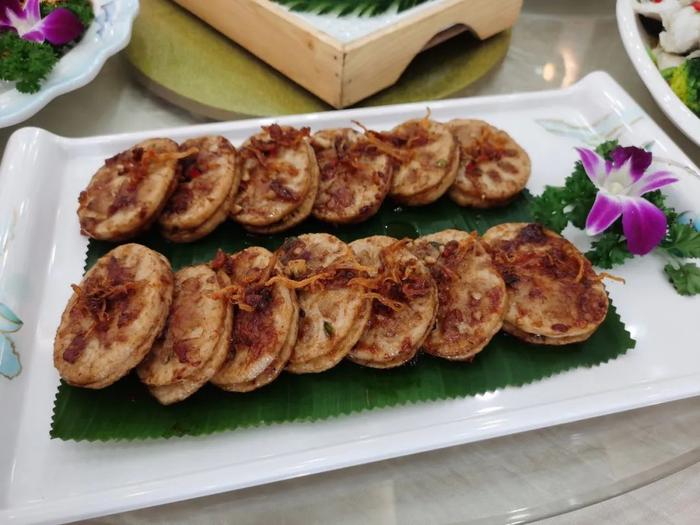 良品铺子联合创始人下塘挖藕 揭秘“哪吒基地”的美味秘密