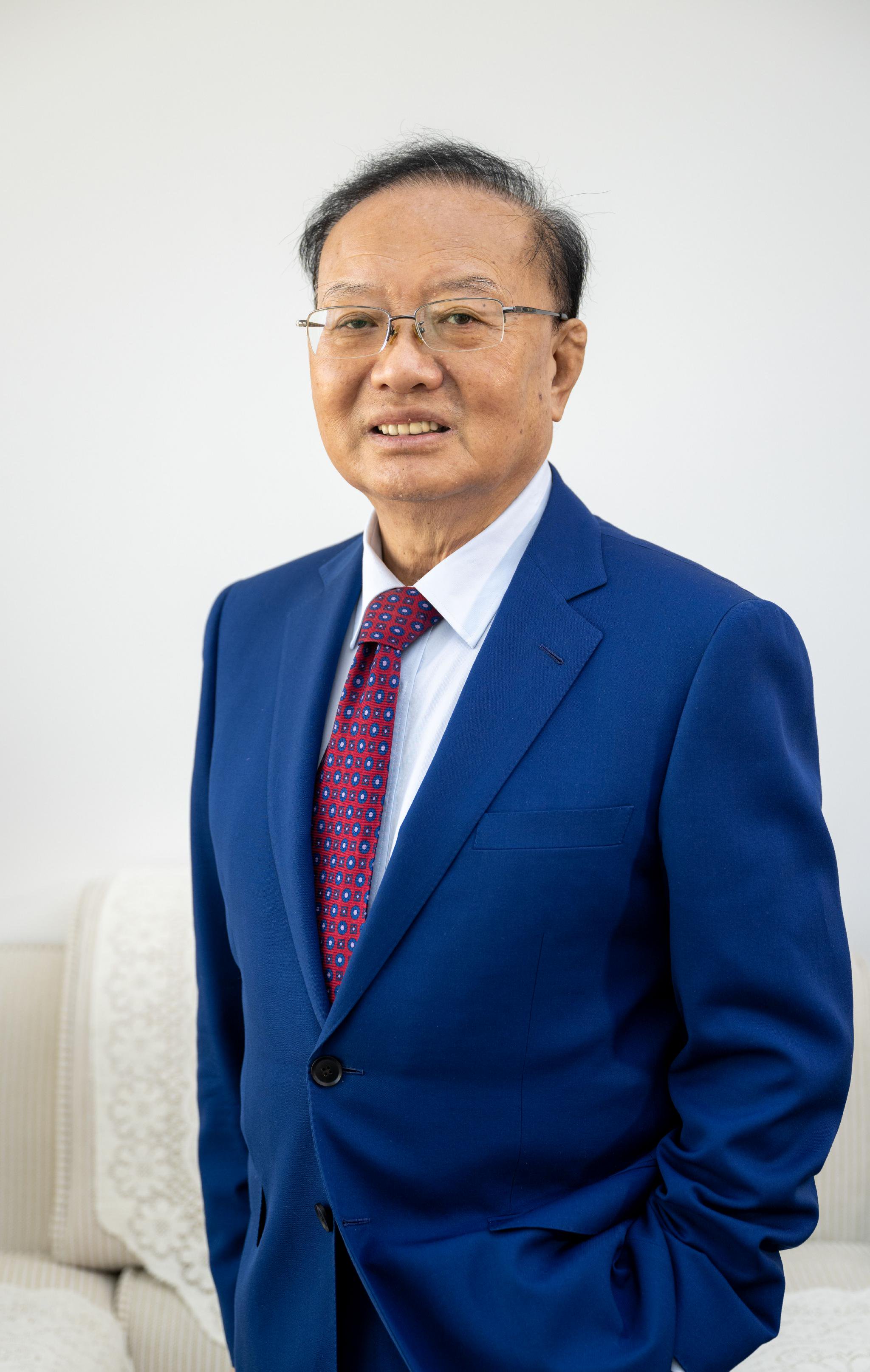 全国服务进出口总额首次突破万亿美元！商务部：将全面实施跨境服务贸易负面清单，稳步推进梯度开放