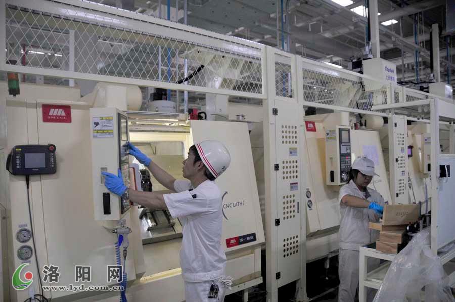 先惠技术：公司与清陶能源合作的设备正在调试进行各种技术参数及产品的验证过程中