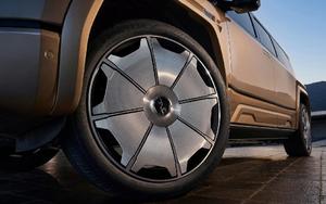 赛力斯公布手势控车方法专利，可通过手势控制汽车