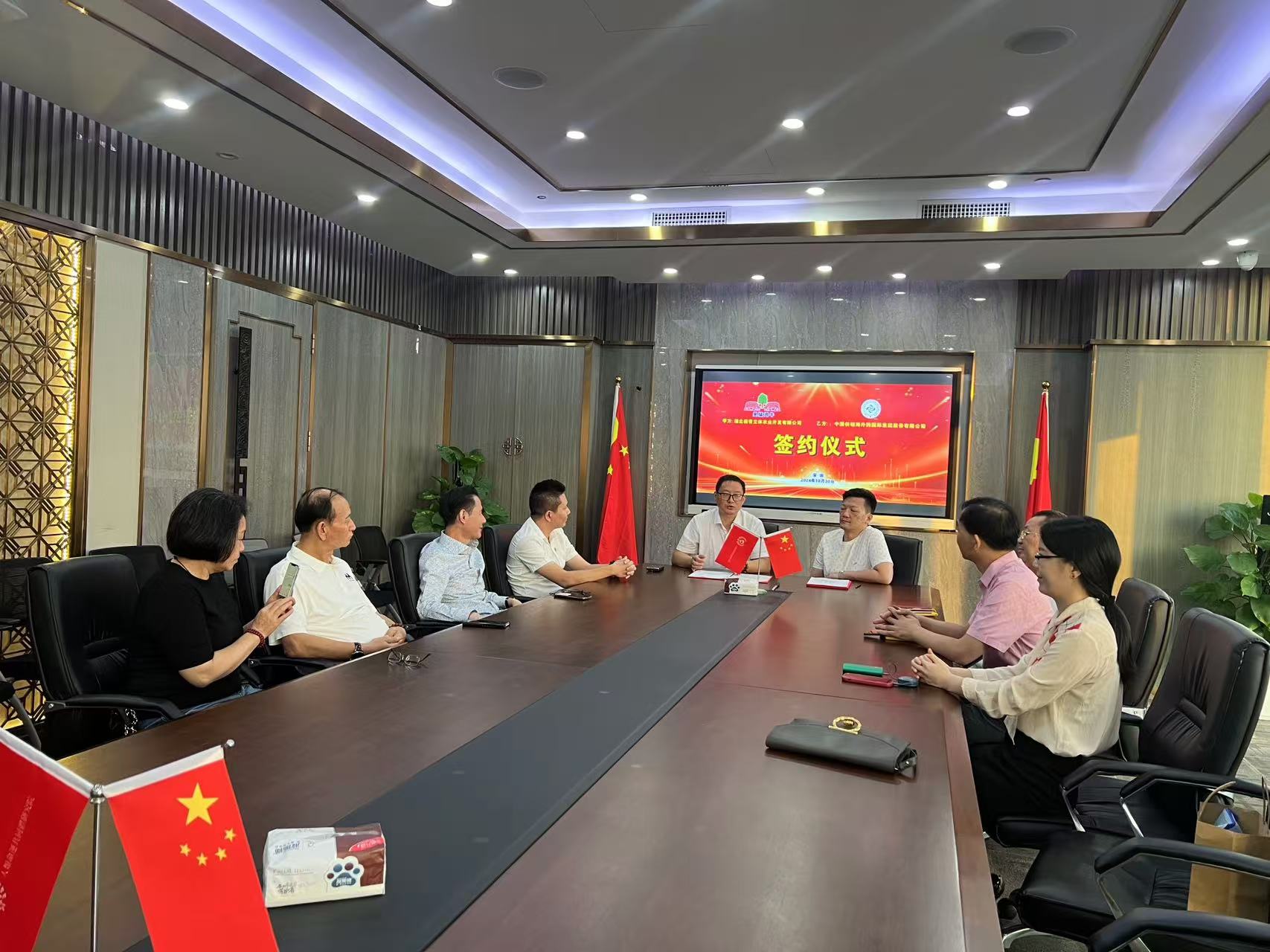 共进股份：截至2024年末，公司及下属子公司累计获得授权专利数量1,660项，其中发明专利594件，实用新型专利883件，外观设计专利183件