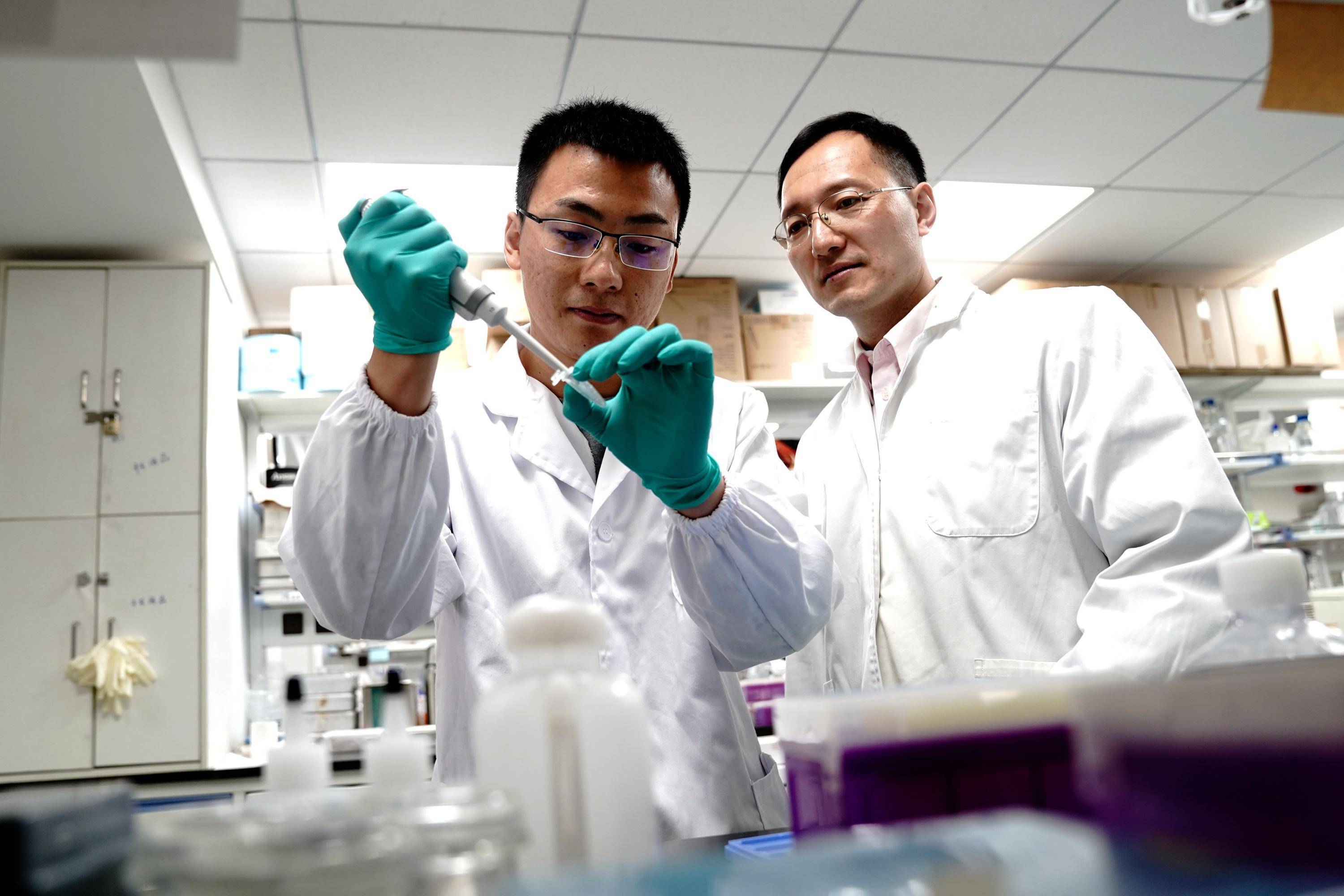 机械设备：中国科学家研发智能灵巧手，技术突破登国际期刊