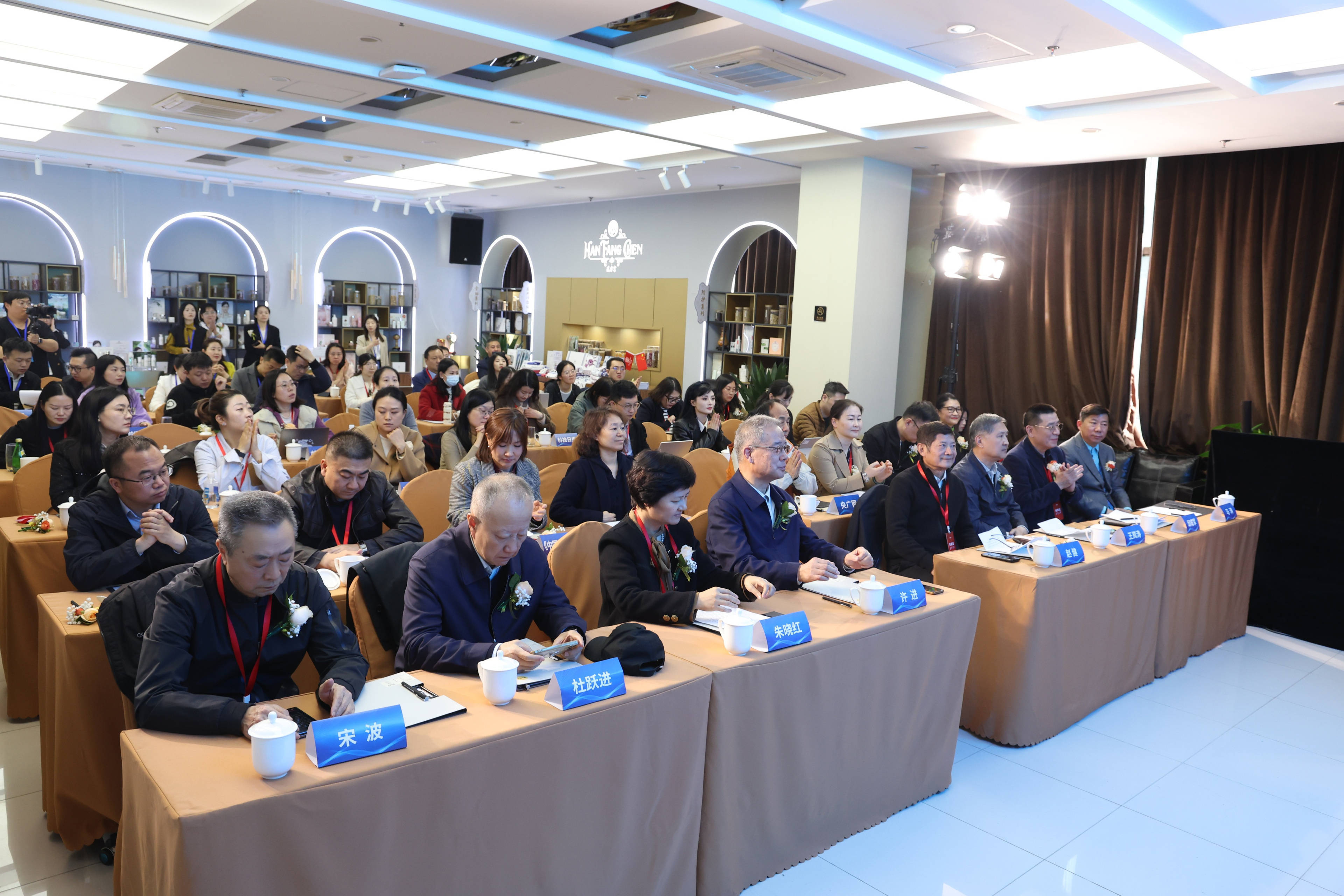 第三期环境新闻茶座在京举办