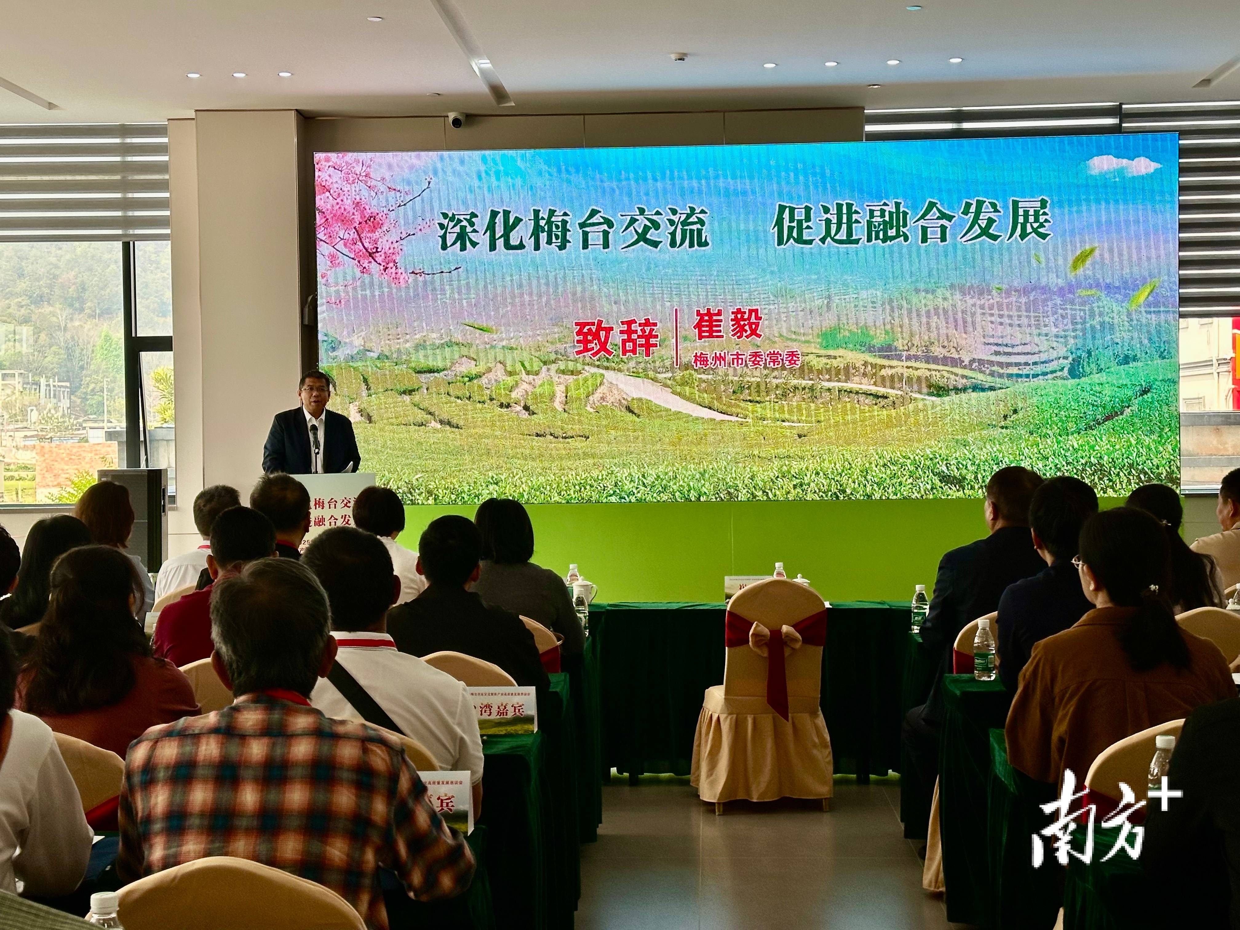 第三期环境新闻茶座在京举办