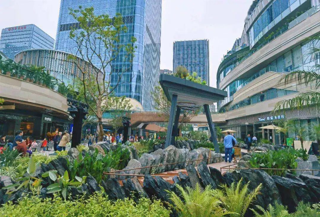 东百集团：未来将持续打造更富创新性和吸引力的服务消费场景