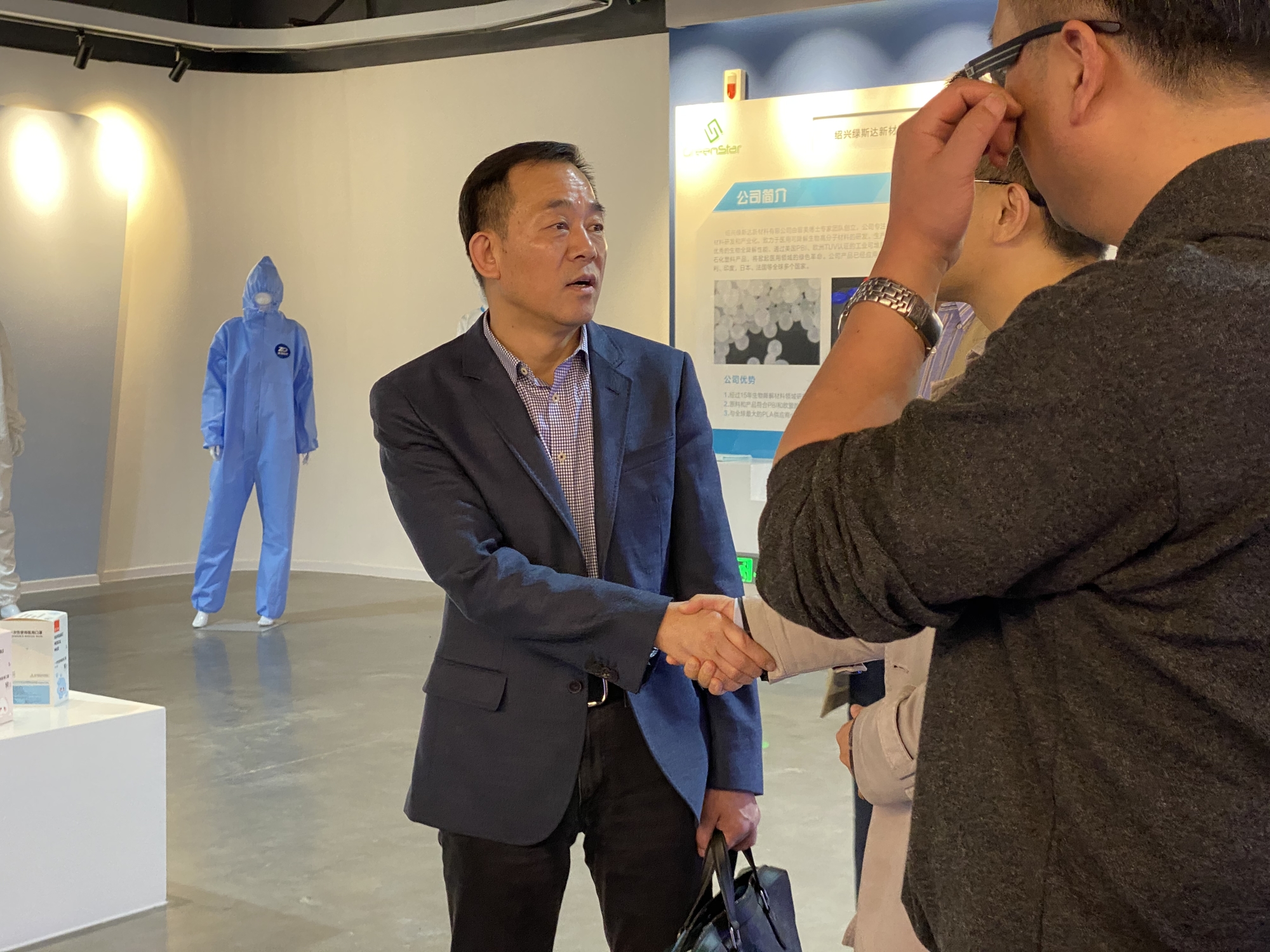 海圣医疗：两类合计创收超七成的产品单价连续下滑 第三方医疗器械销售企业或现同名人员