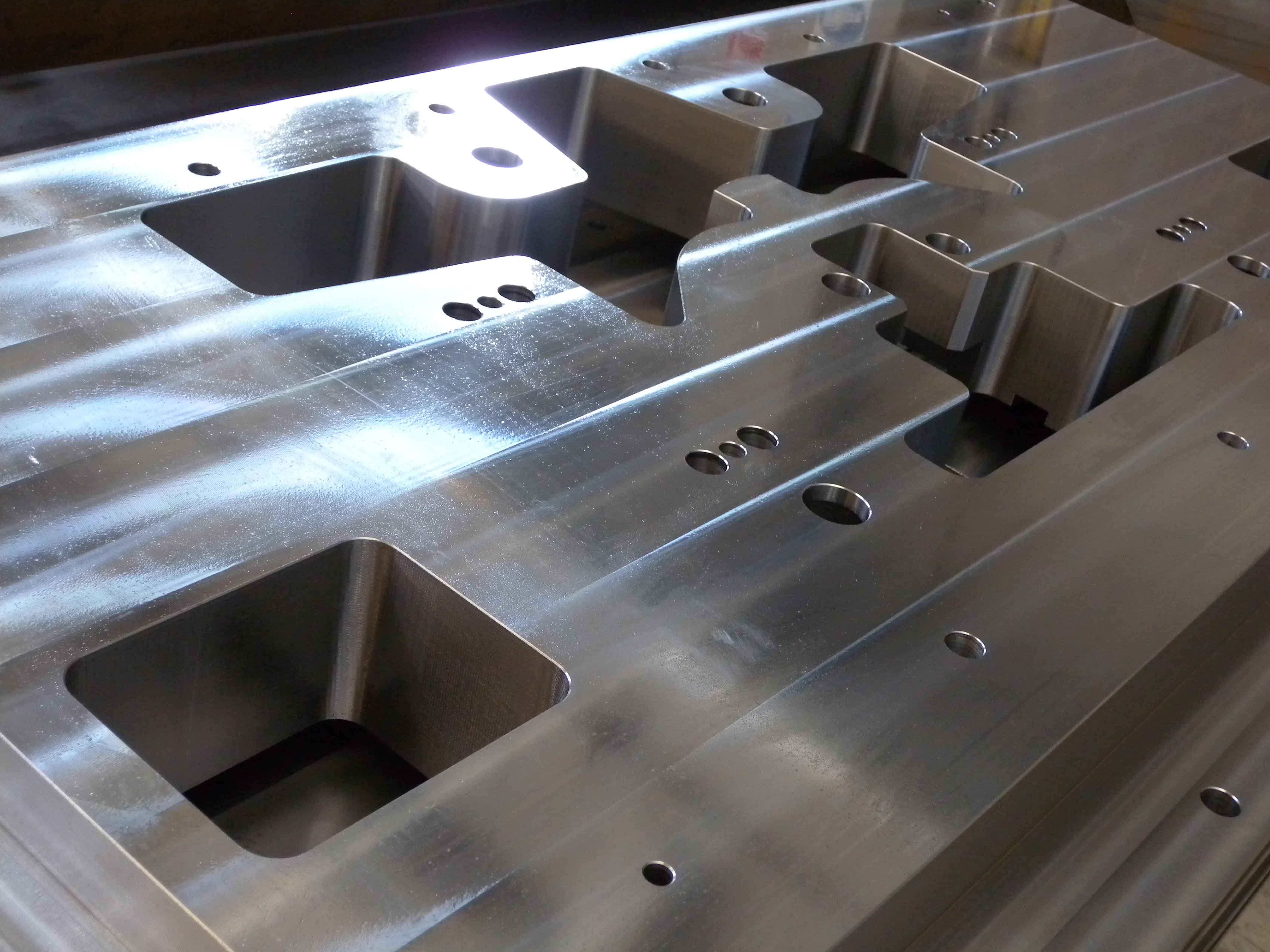 有色金属行业研究：铜现货愈发紧张，看好有色春季躁动