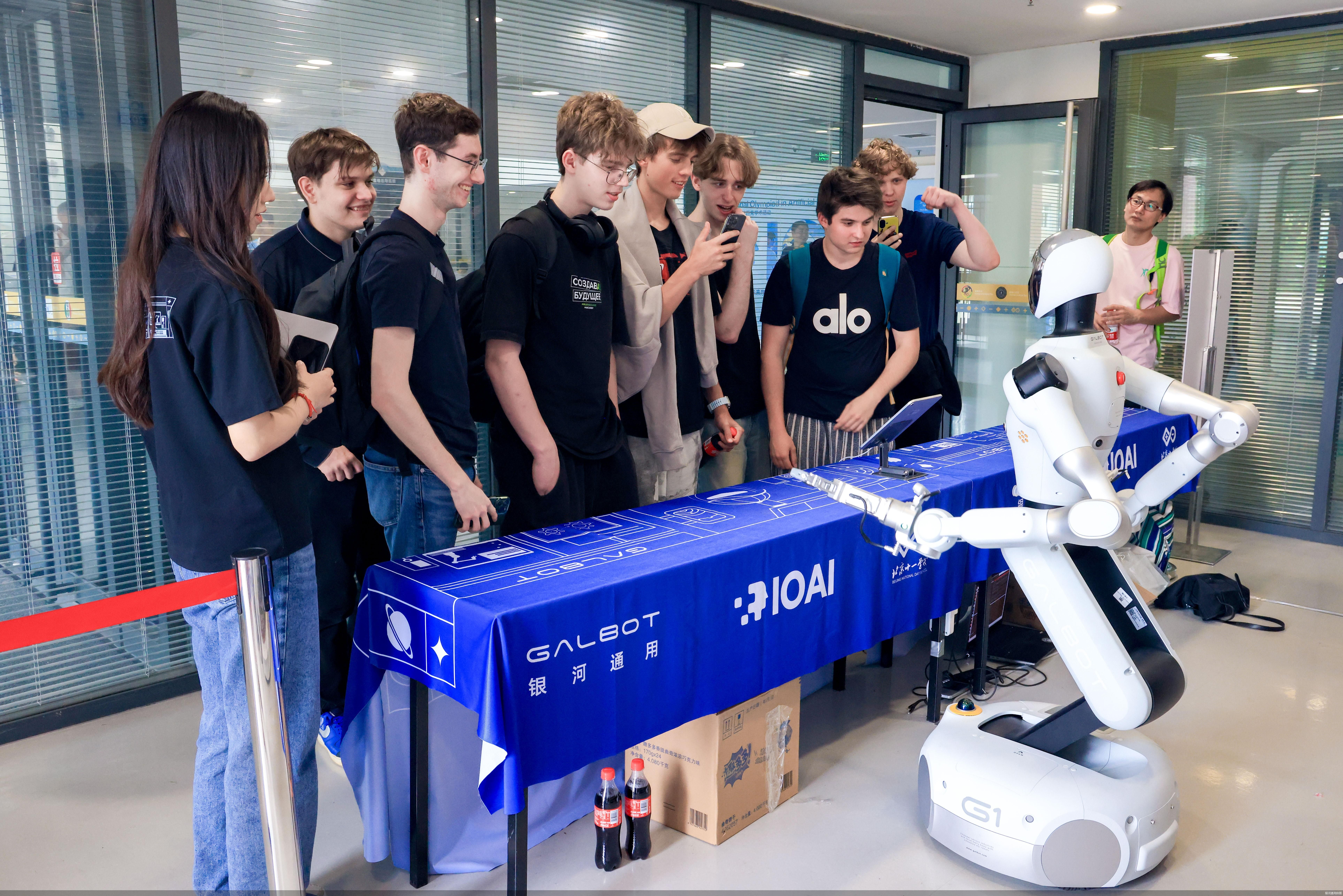 人形机器人行业专题研究周报：银河通用完成3亿美元融资，智元组建机器人租赁平台