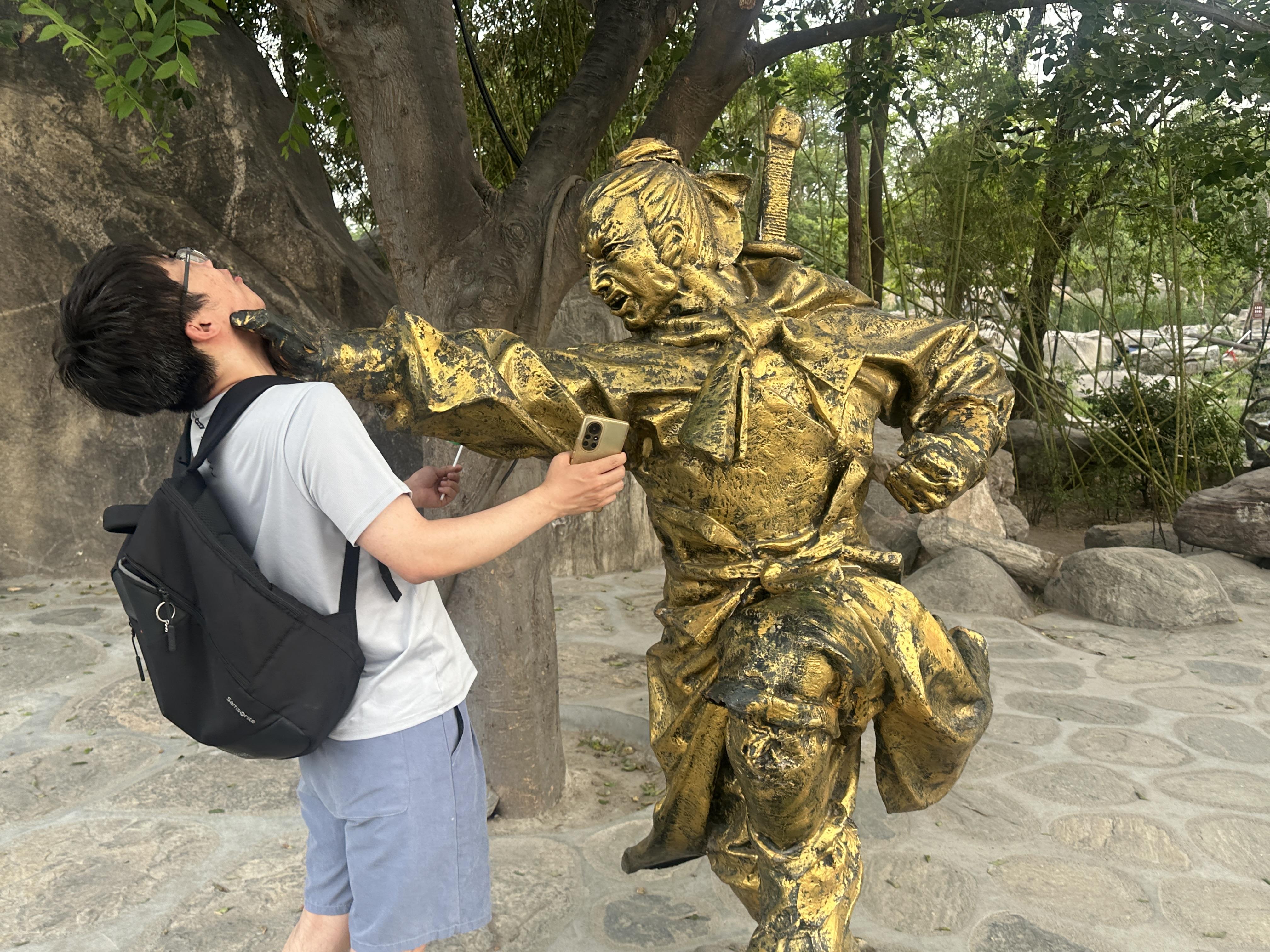 万岁山武侠城与水泊梁山合资成立文旅公司