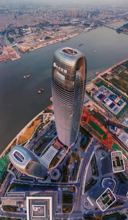 保利发展年内募资总额超400亿元,销售端仍承压