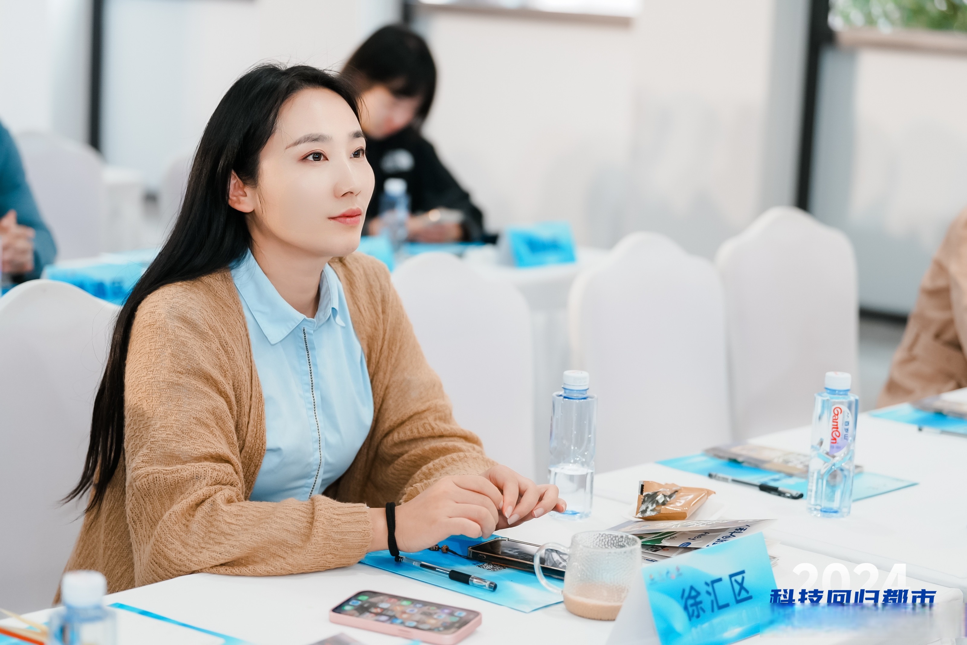 传媒行业周报:MiniMax成功挂牌港交所,全模态AI开启商业化新纪元