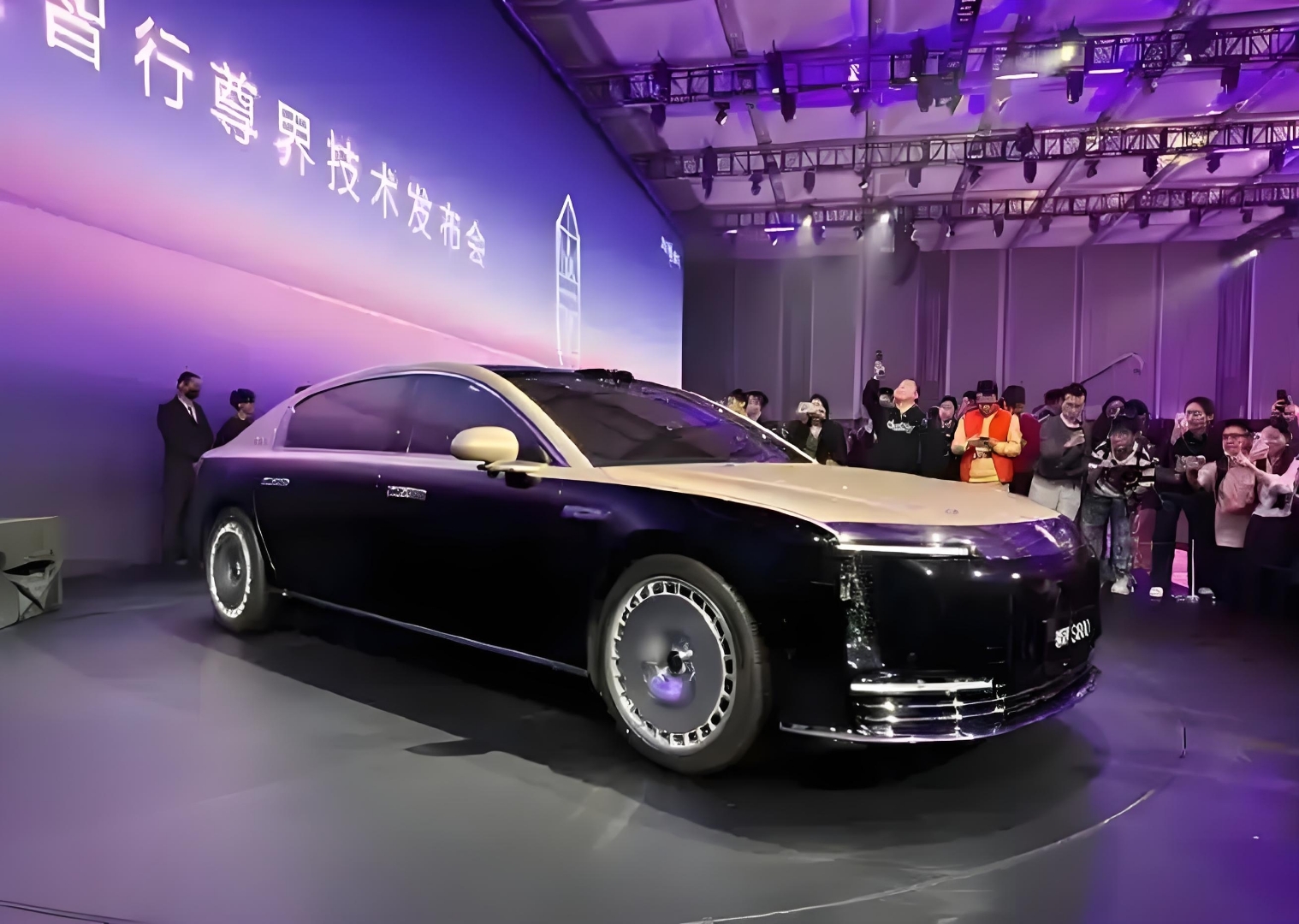 智驭新程，共映团圆丨尊界S800成为总台《2026年春节联欢晚会》智慧出行时代旗舰合作伙伴