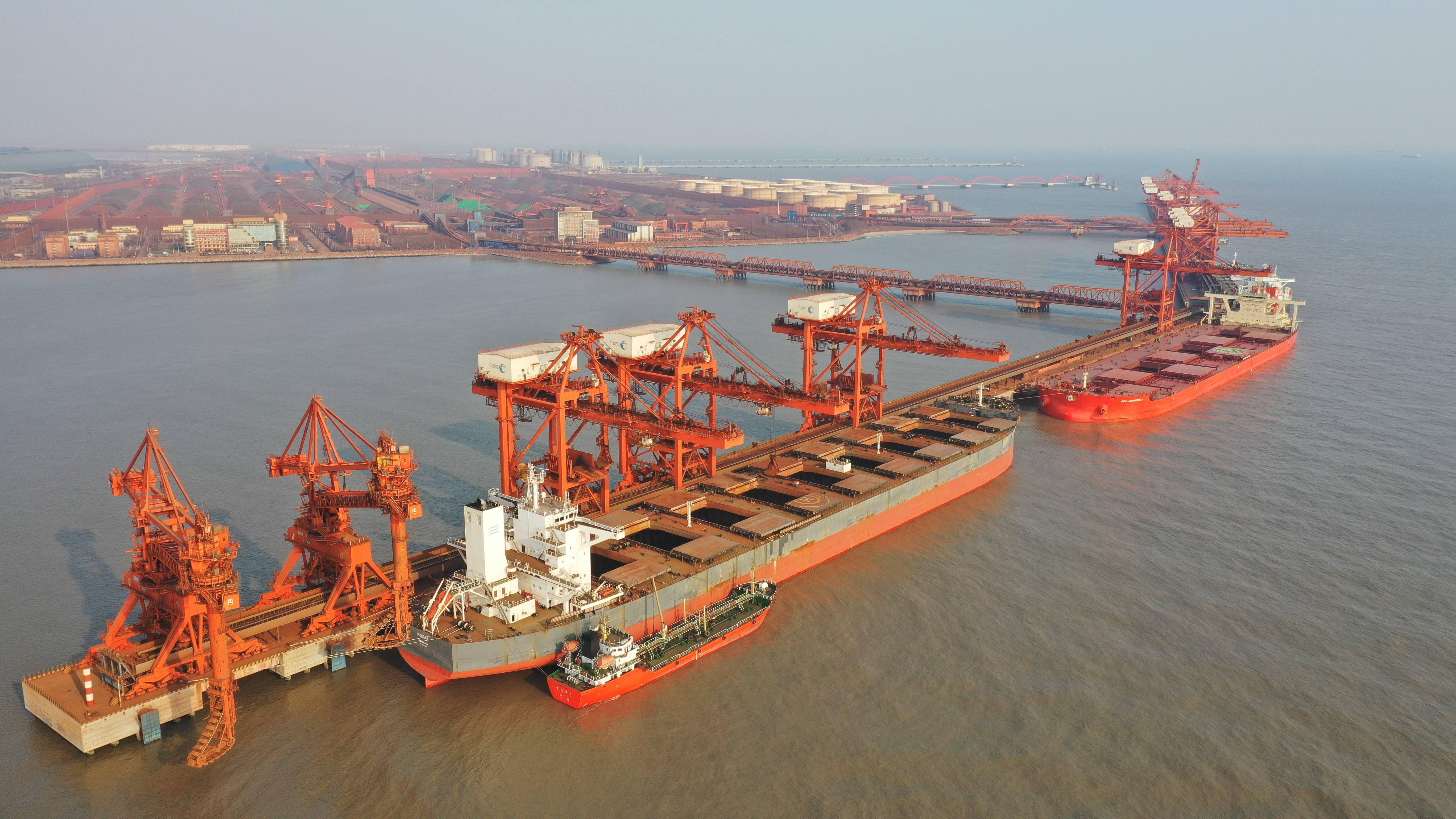 交通运输产业行业研究：12月快递业务量同比+2.3%，唐山港2025年吞吐量同比增长