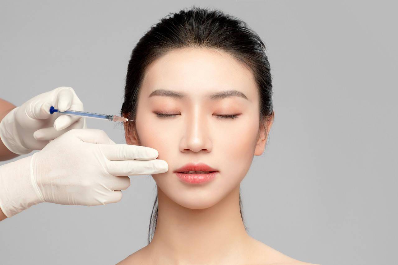 营收、净利大降 医美龙头爱美客迎来大挑战！拟每10股派12元