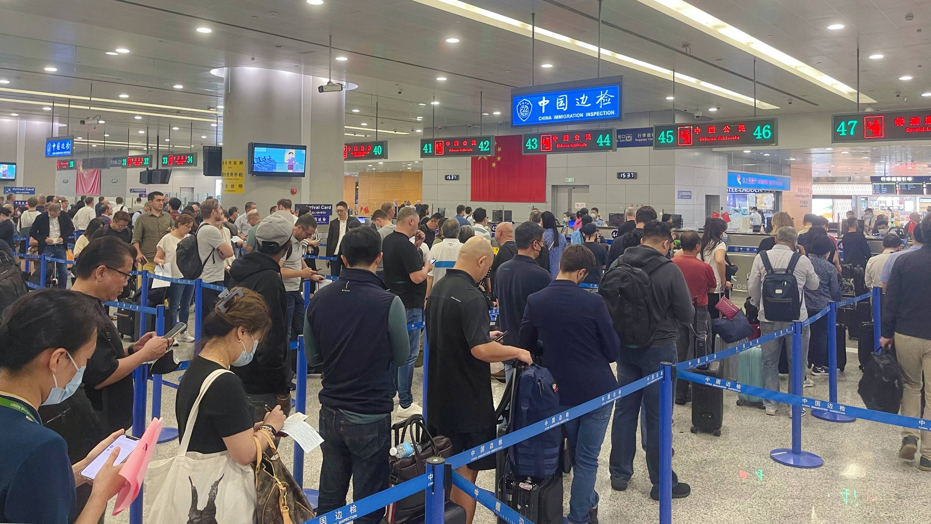暑运期间732.8万人次自上海两大机场口岸出入境